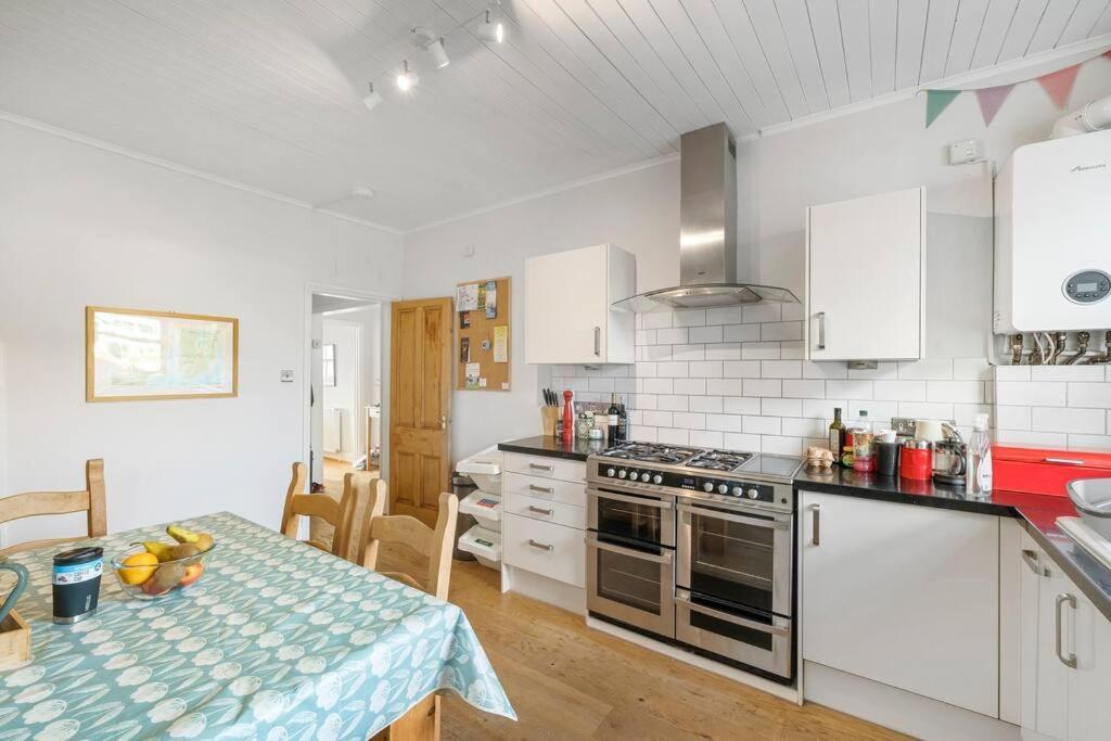 Manacles - Spacious Flat Near Beach With Sea Views & Parking Falmouth Zewnętrze zdjęcie